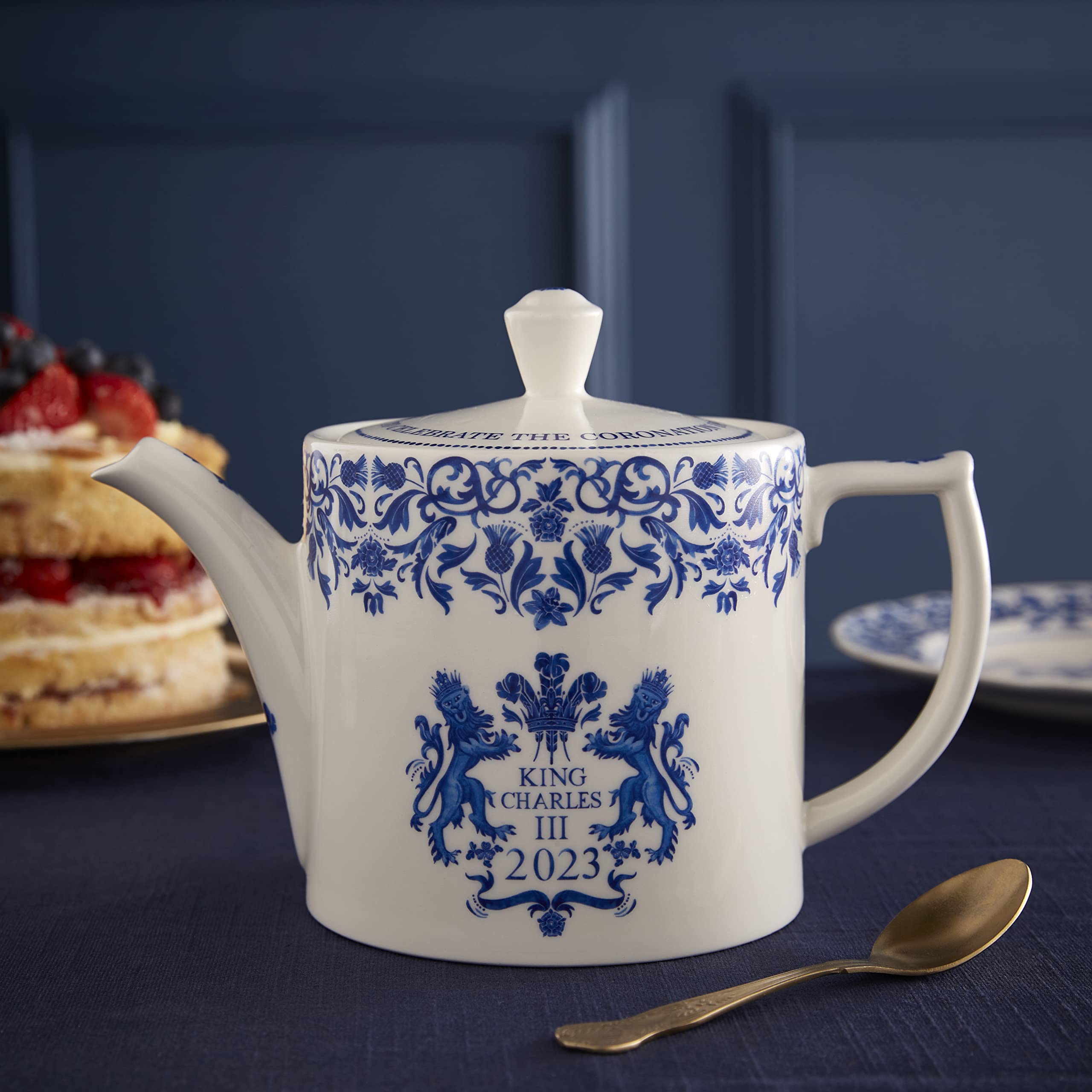 King Charles III Coronation Commemorative Teapot by Spode | Large Blooming & Loose-Leaf Ceramic Tea Pot | 32-Ounces | Dishwasher and Microwave Safe | Made in England (Blue & White) - Image 7