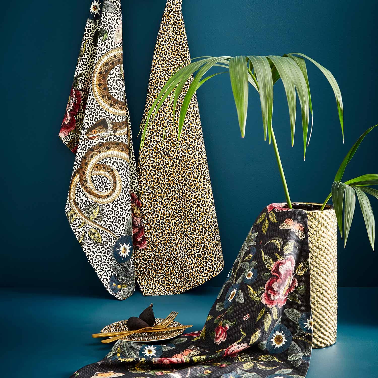 Spode Creatures of Curiosity Floral Tea Towel | Cotton Dish Towel | Highly Absorbent | Quick Drying | Multi-Purpose Absorbent Kitchen Towel | Dark and Edgy Floral Motif (1 Pack) - Image 5