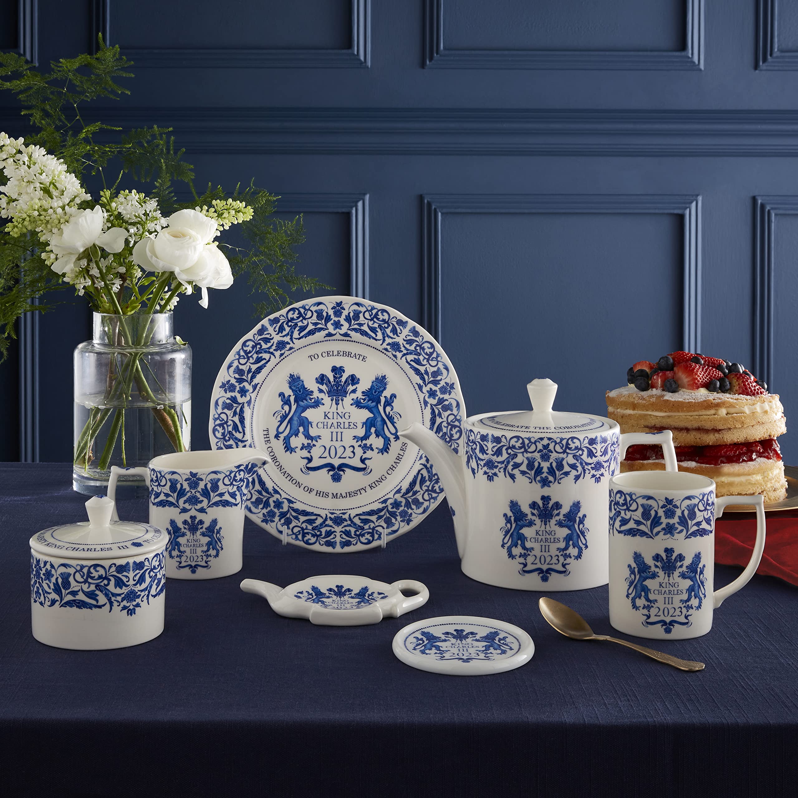 King Charles III Coronation Commemorative Teapot by Spode | Large Blooming & Loose-Leaf Ceramic Tea Pot | 32-Ounces | Dishwasher and Microwave Safe | Made in England (Blue & White) - Image 8