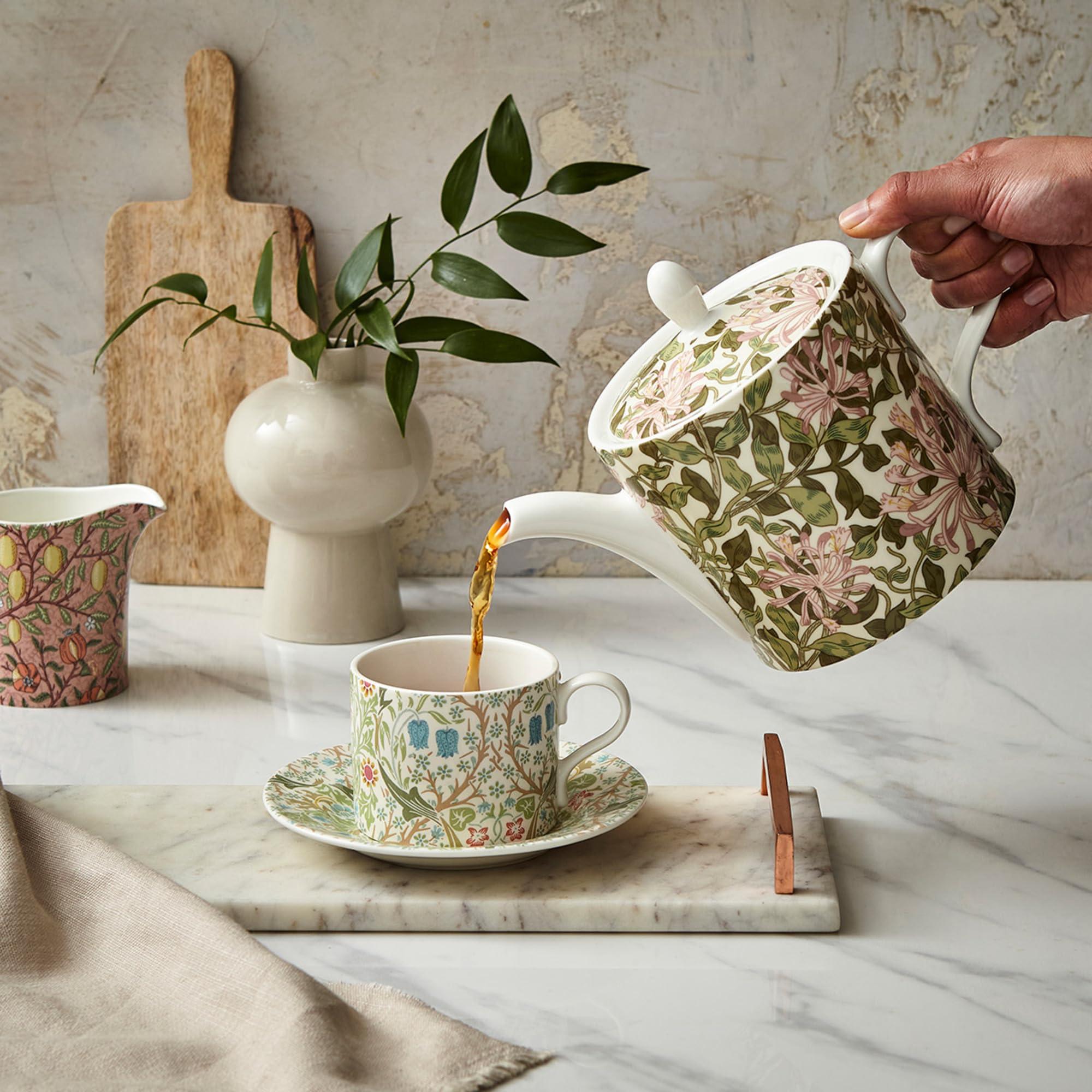 Spode's Morris & Co - 37oz Honeysuckle Teapot with Lid & Handle | Made of Porcelain | Dishwasher and Microwave Safe | For Breakfast Coffee & Afternoon Tea | Dining Centerpiece - Dining Essential - Image 4